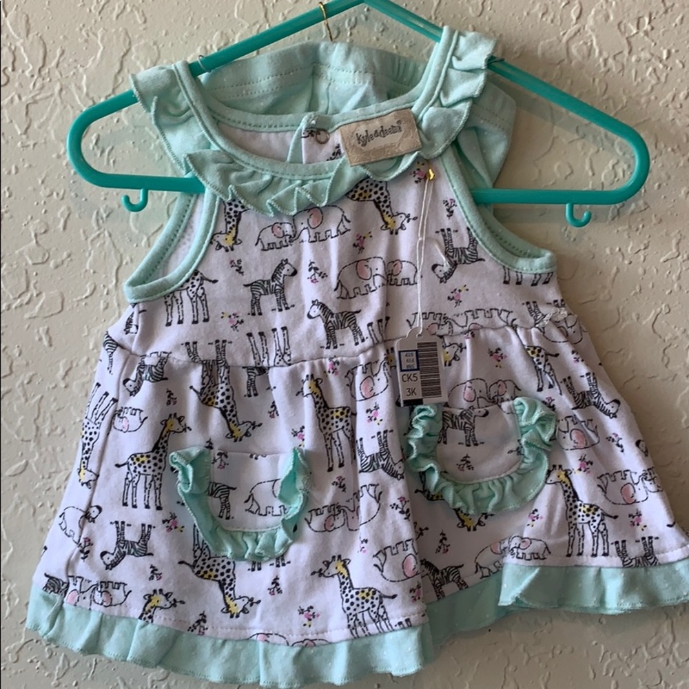 2 piece matching set Size 6-9 months
